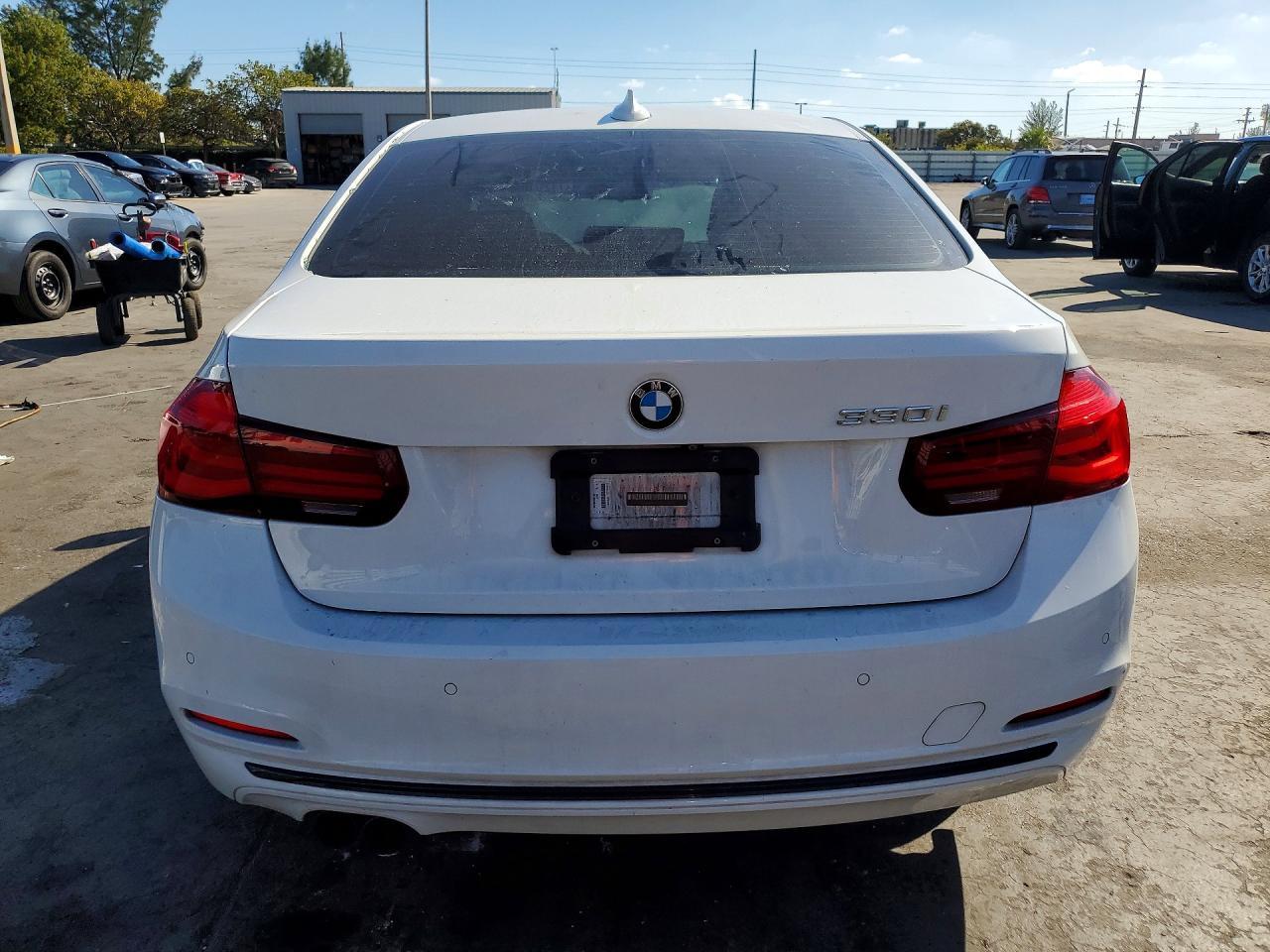 2018 BMW 330 i