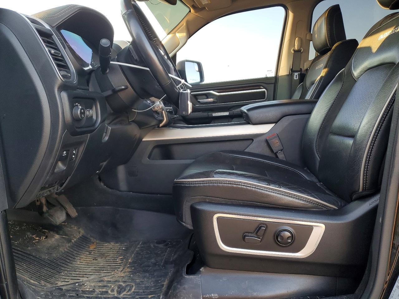 2022 Dodge 1500 4WD V8 Crew Cab 5.7L Laramie