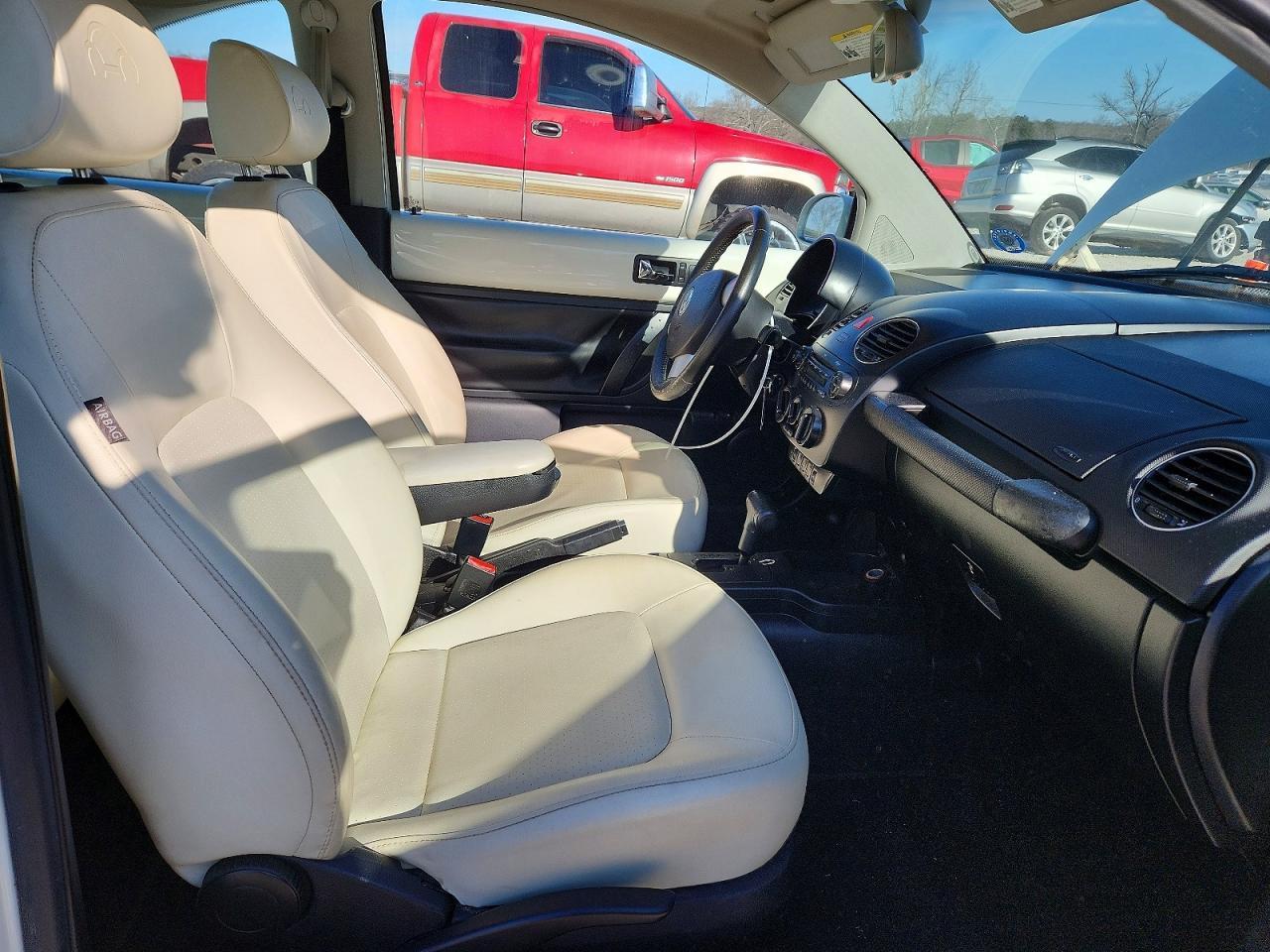 2008 Volkswagen New Beetle Triple White