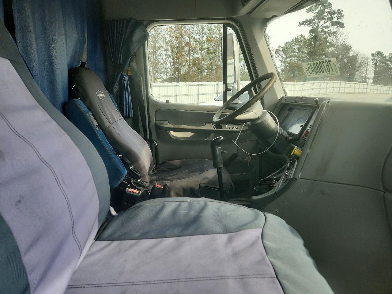 2006 Freightliner Columbia 120 Semi Truck