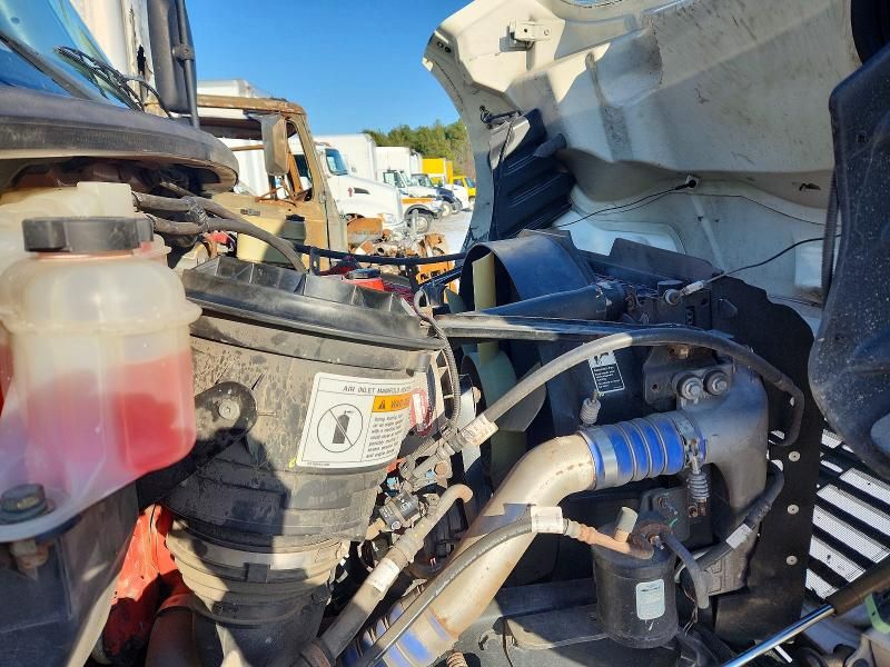 2015 Freightliner Business Class M2 box Truck