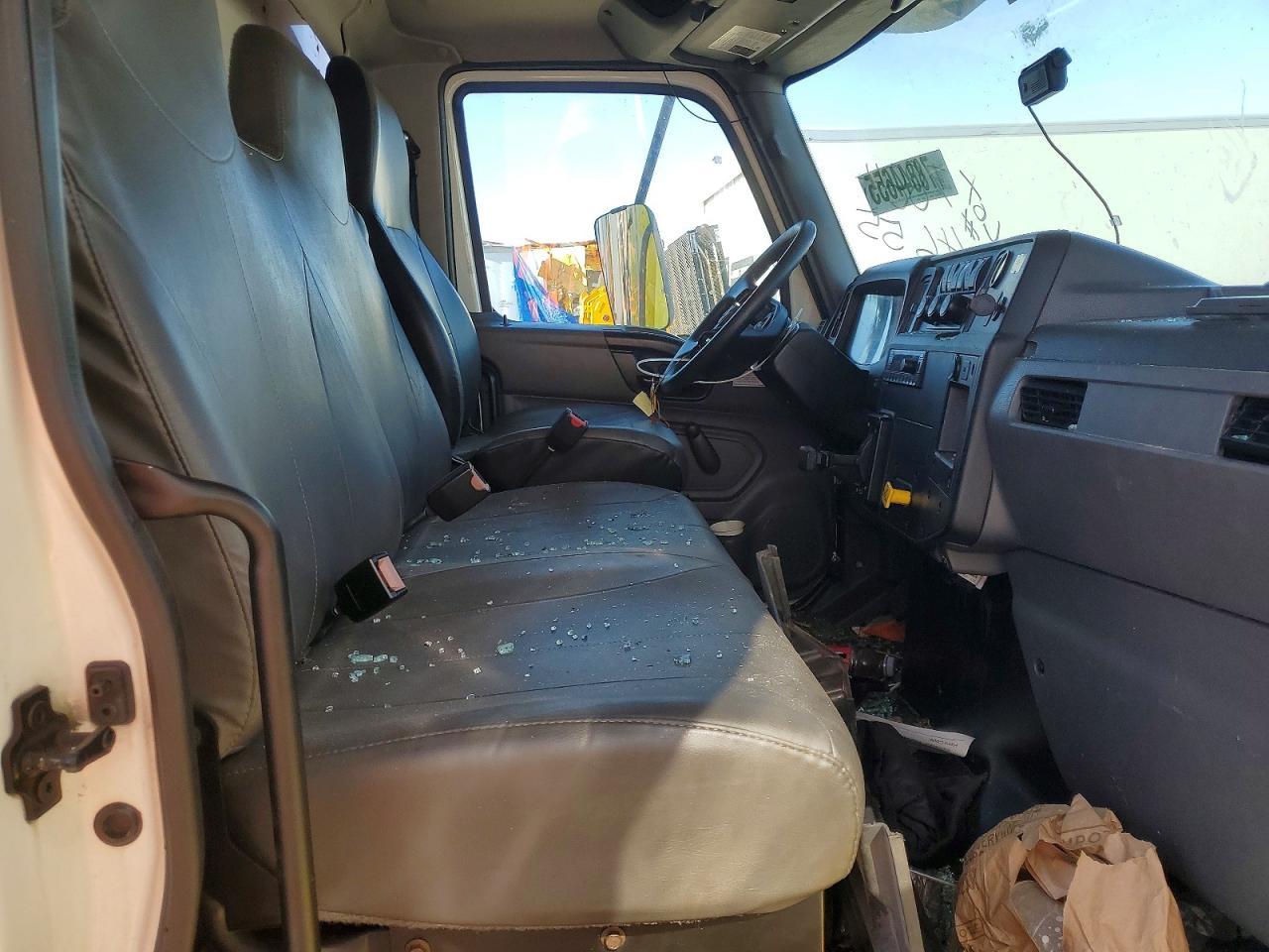 2022 International MV607 BOX Truck