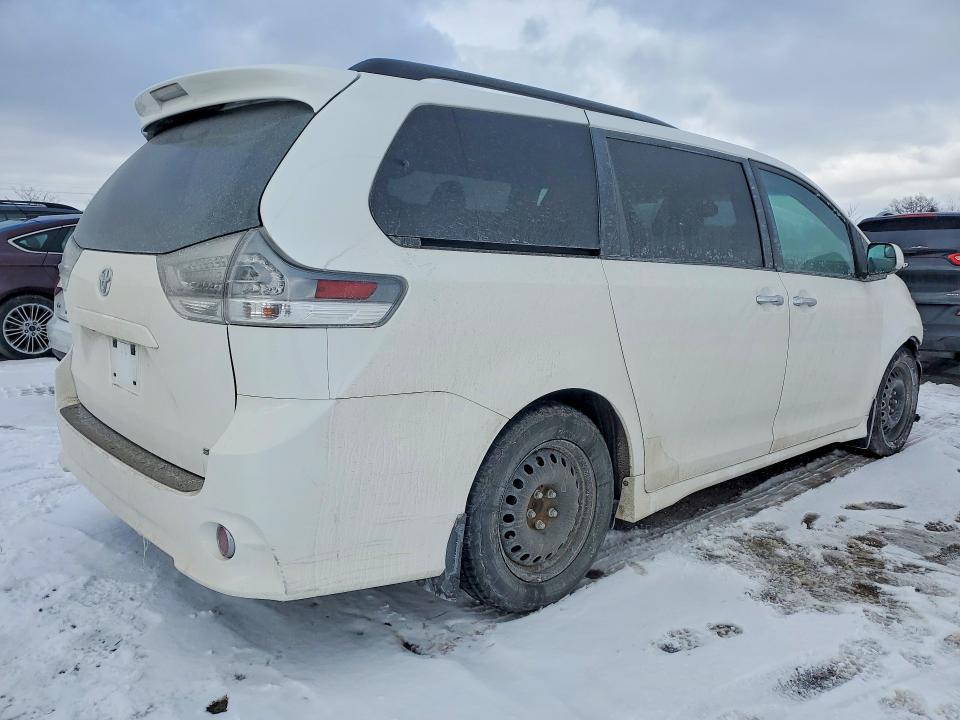 2015 Toyota Sienna Sport