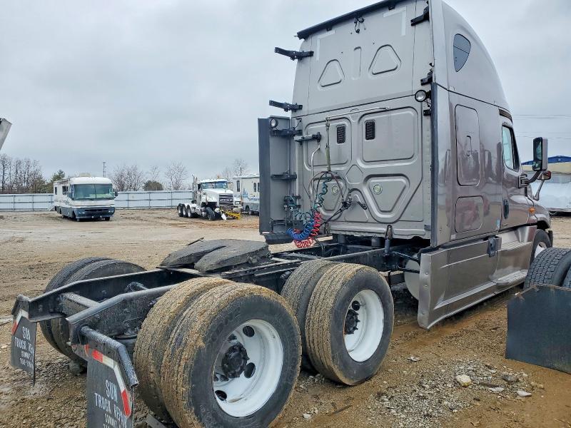 2014 Freigliner 2014 Freightliner Cascadia Semi Truck