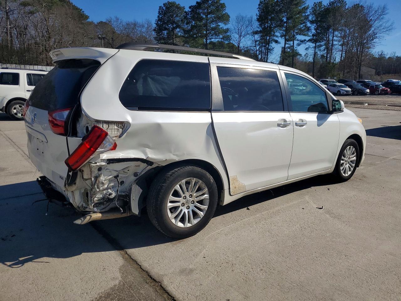 2016 Toyota Sienna