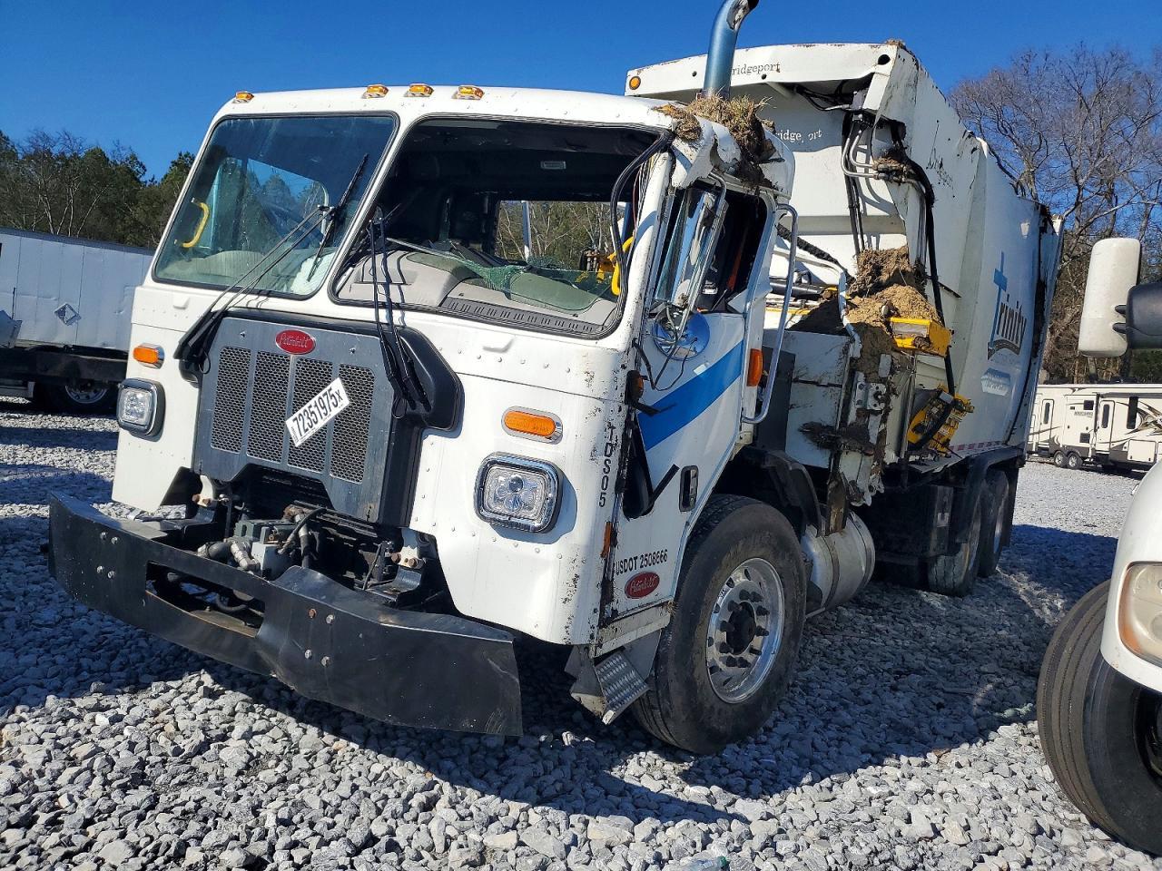 2022 Peterbilt 520 Refuse Truck