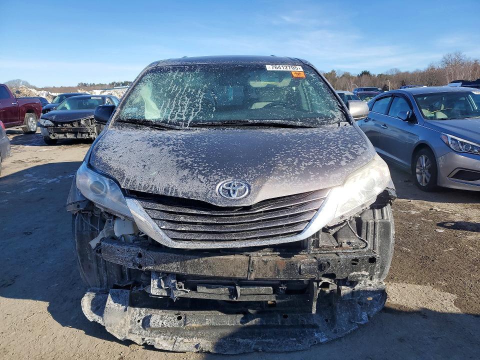 2016 Toyota Sienna le 8 Passenger