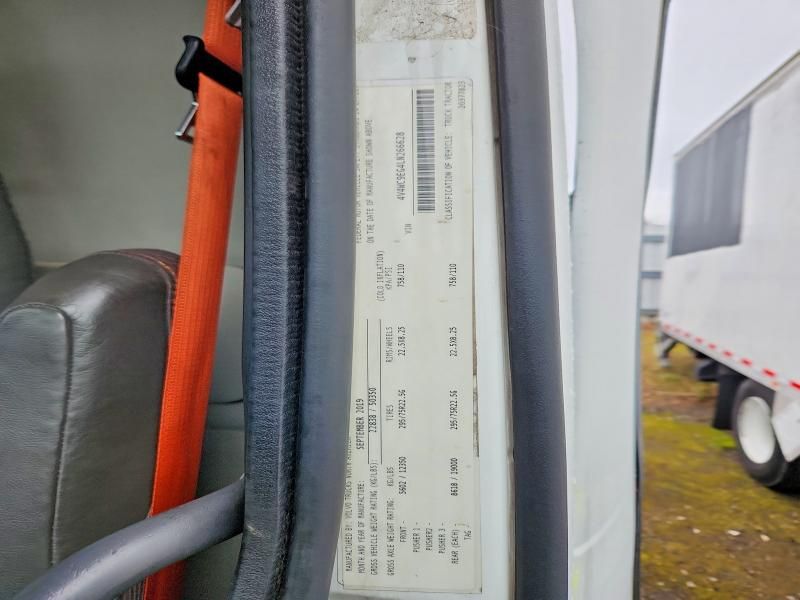 2020 Volvo VNR Semi Truck