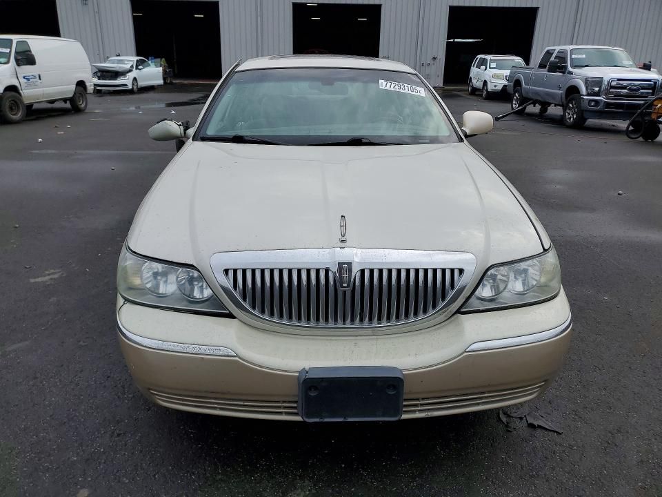 2005 Lincoln Town car Signature Limited