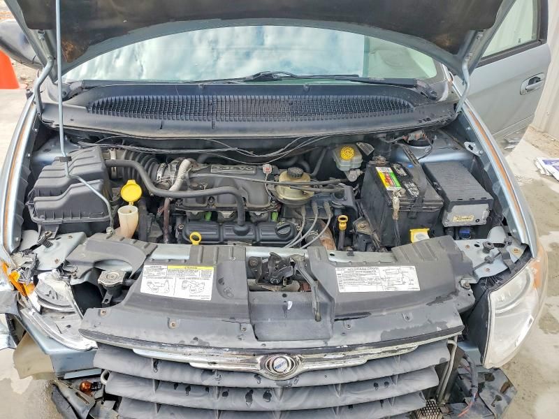 2005 Chrysler Town & Country lx