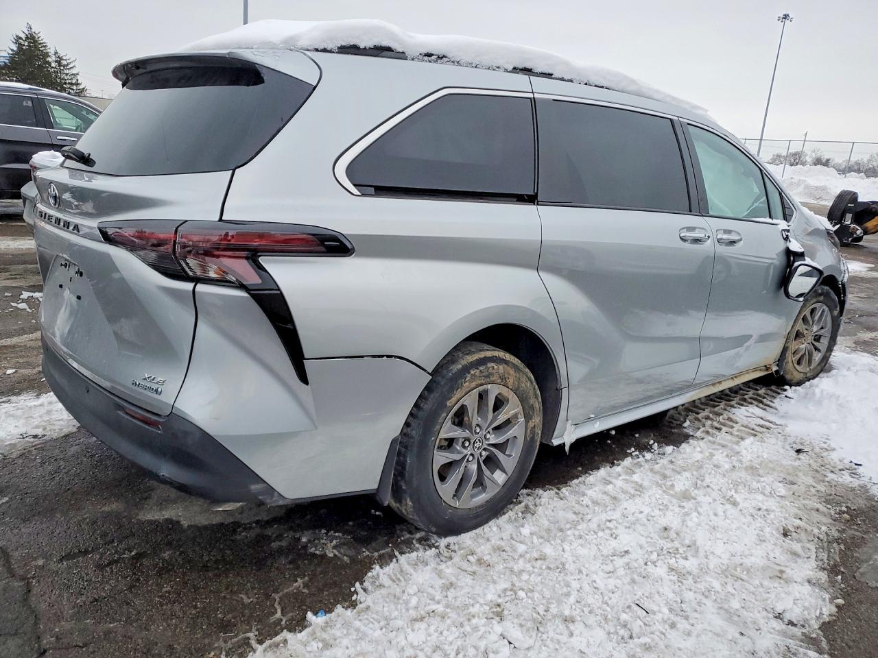 2023 Toyota Sienna xle