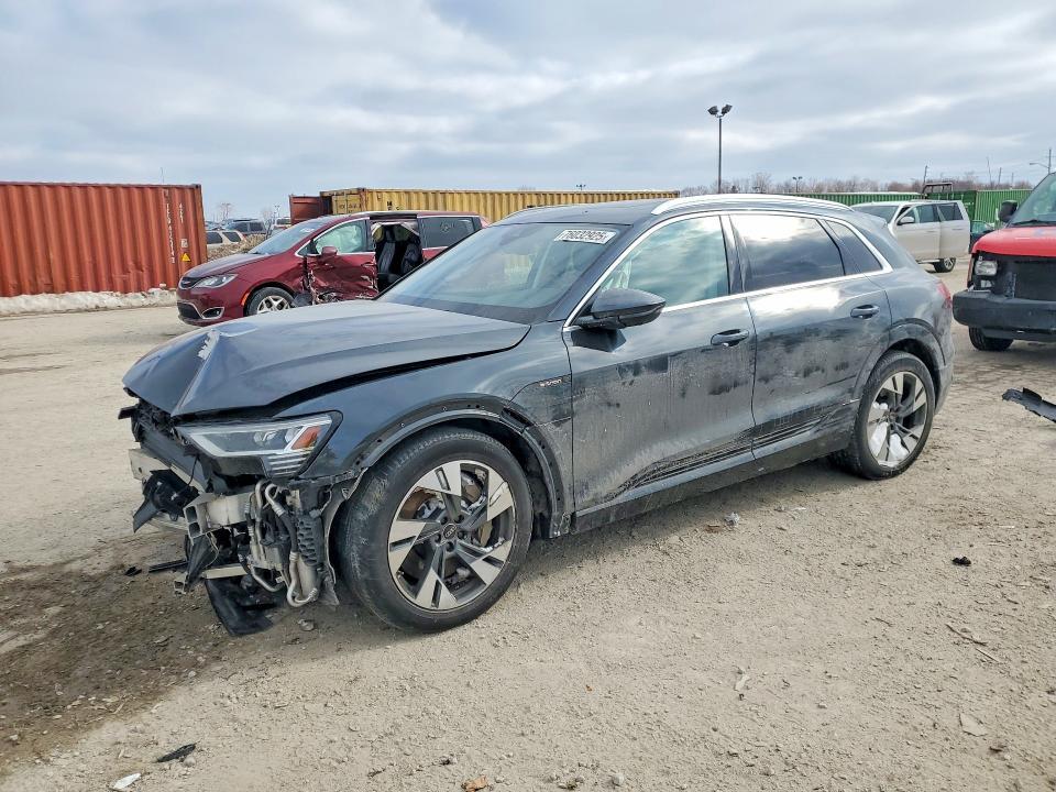2022 Audi E-tron Premium Plus