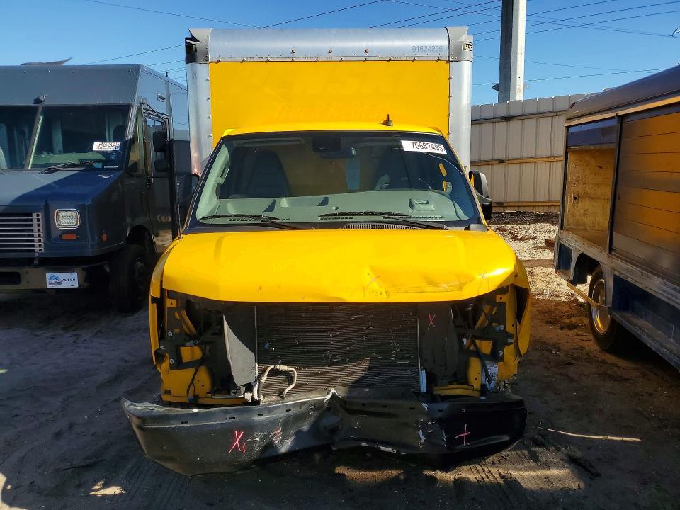2022 GMC Savana Cut-box Truck