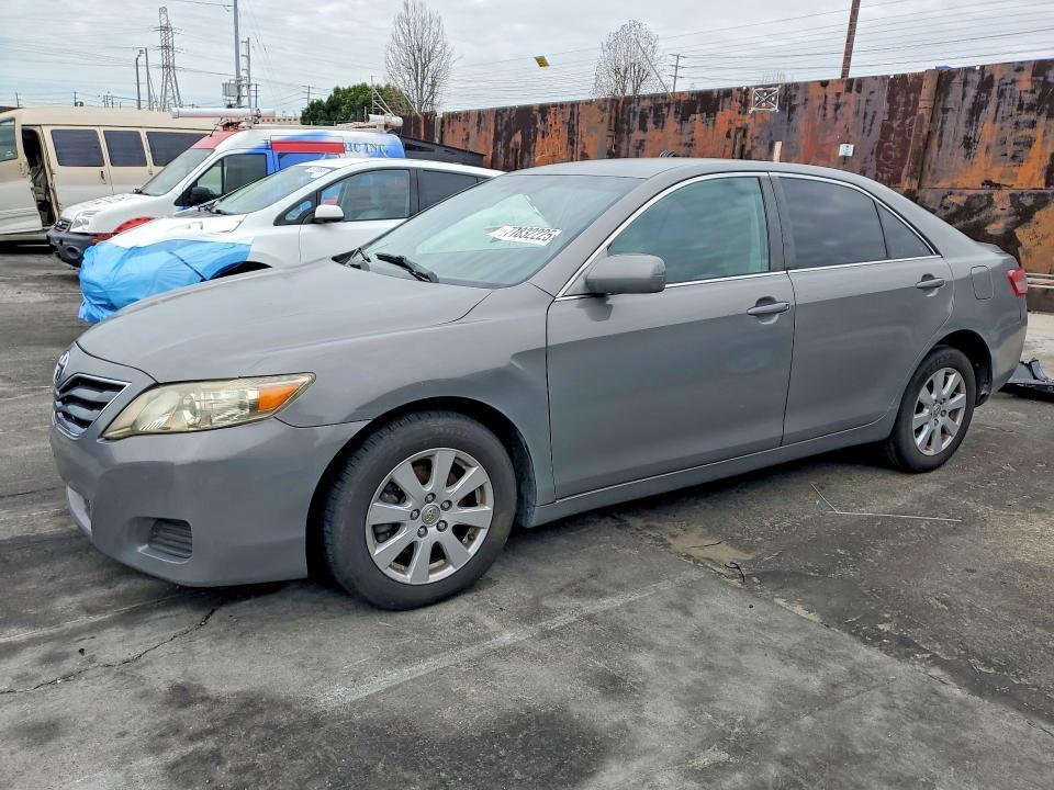 2011 Toyota Camry le