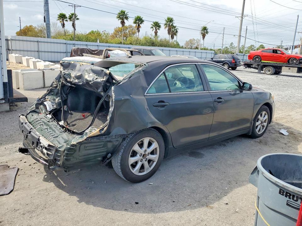 2011 Toyota Camry le