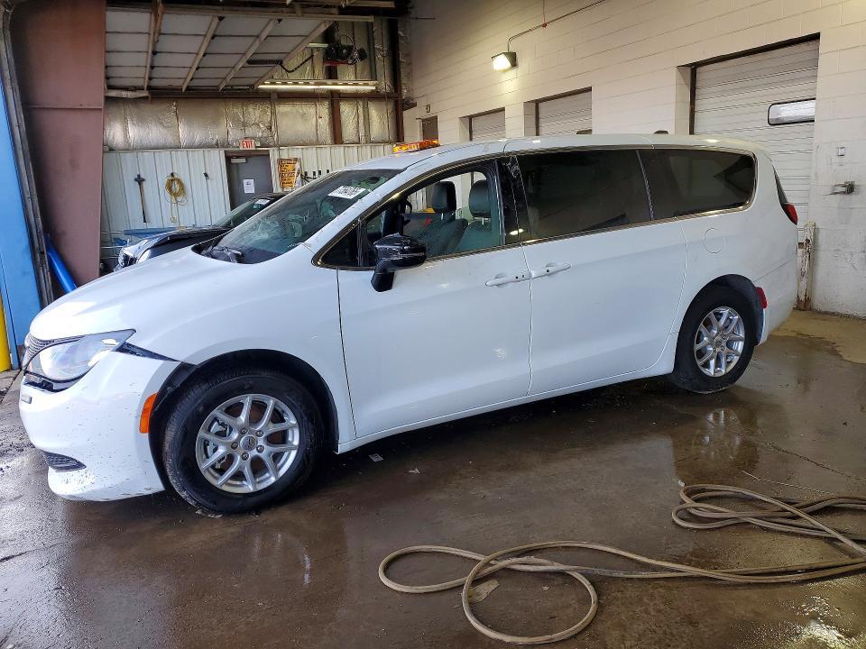 2025 Chrysler Voyager lx