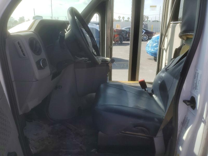 2022 Ford Econoline E350 Super Duty Cutaway Van