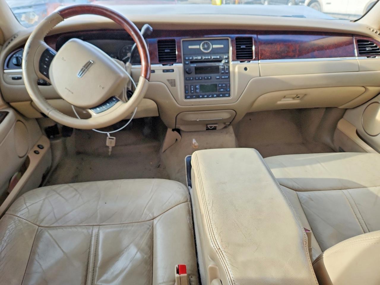 2006 Lincoln Town car Signature Limited