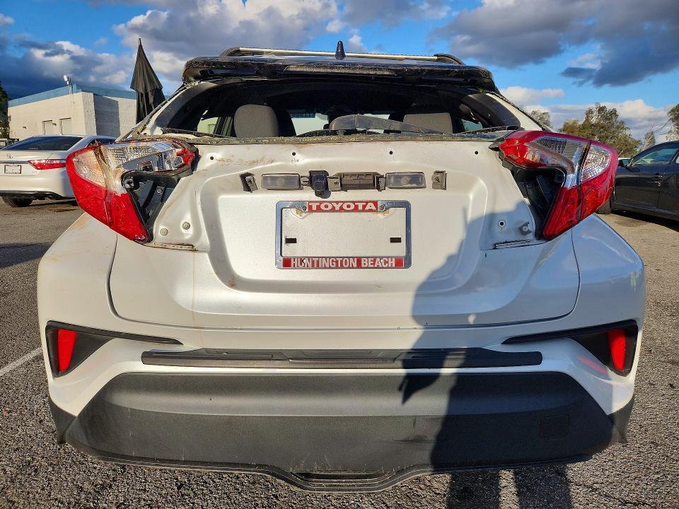 2022 Toyota C-hr xle
