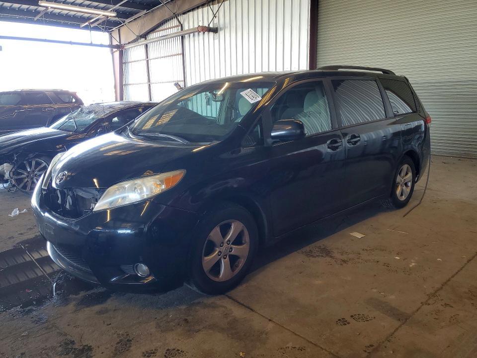 2011 Toyota Sienna le