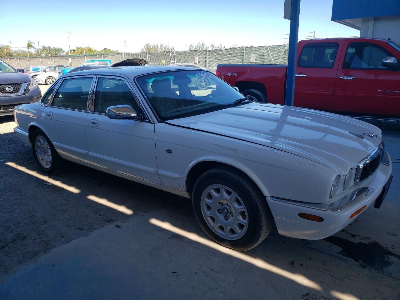 2000 Jaguar XJ8