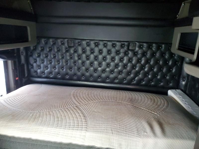 2009 Kenworth T660 Semi Truck