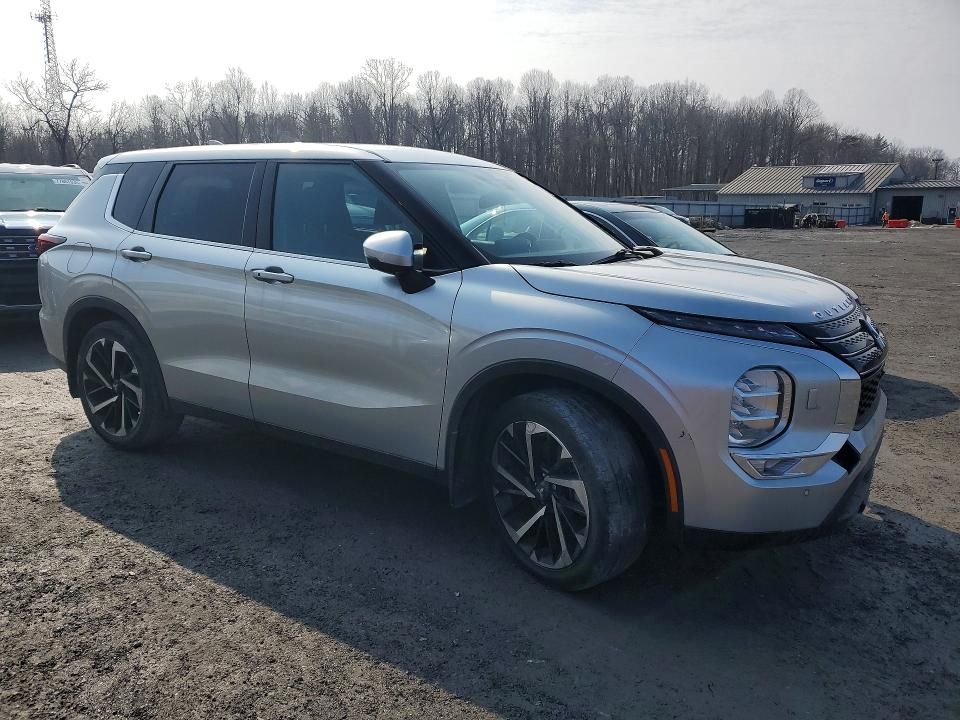 2023 Mitsubishi Outlander se