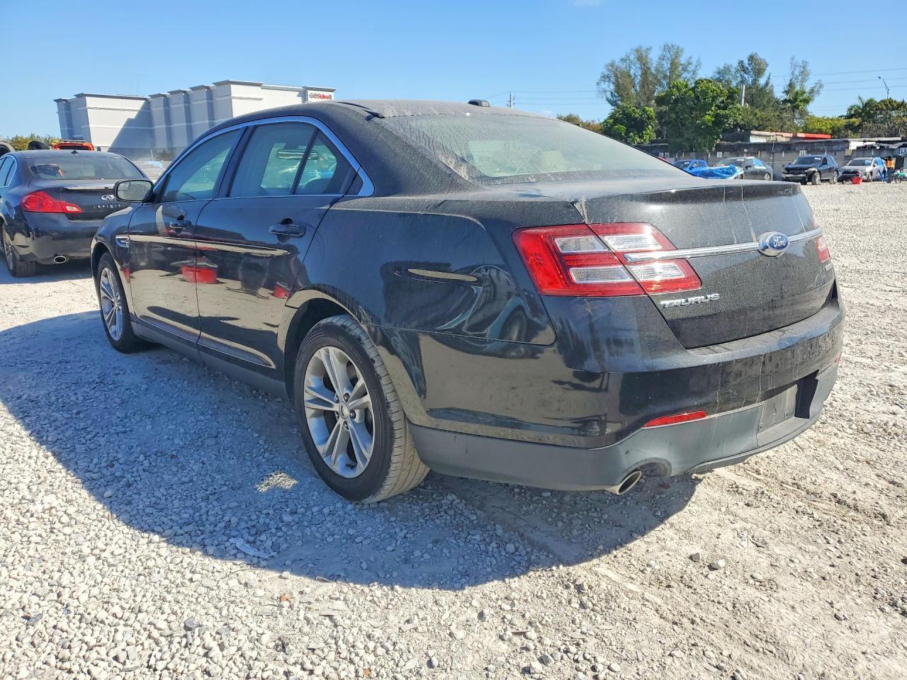 2015 Ford Taurus se