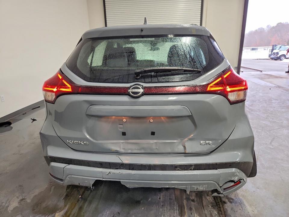 2023 Nissan Kicks sr