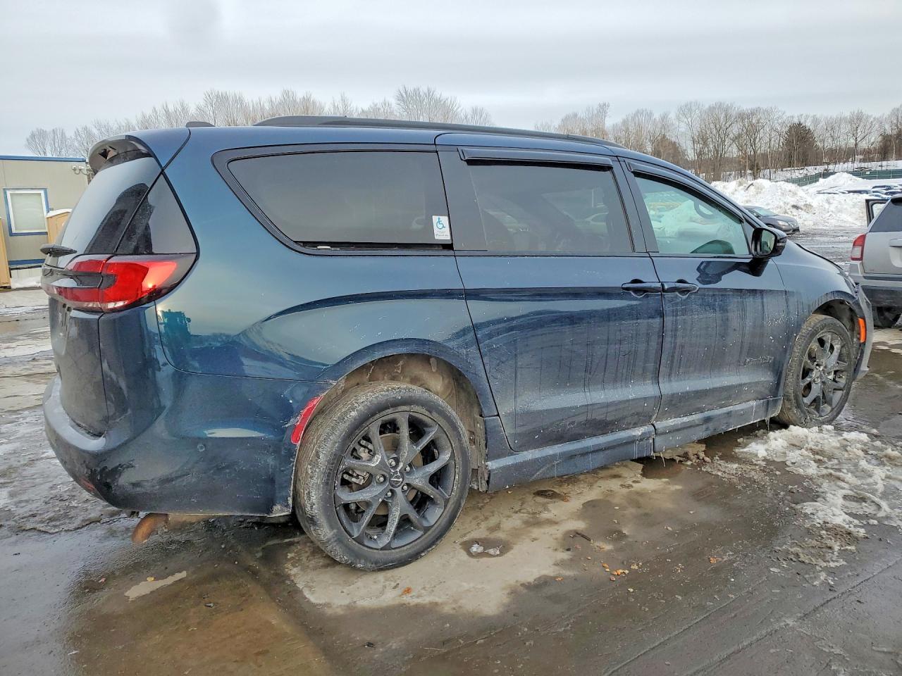 2024 Chrysler Pacifica Touring l