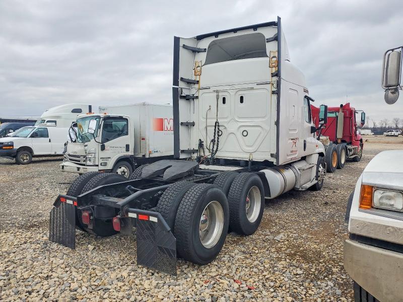 2018 Freightliner Cascadia 125 Semi Truck