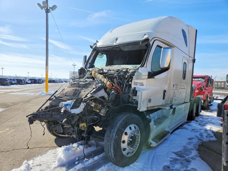 2018 Freigliner 2018 Freightliner Cascadia 126 Semi Truck