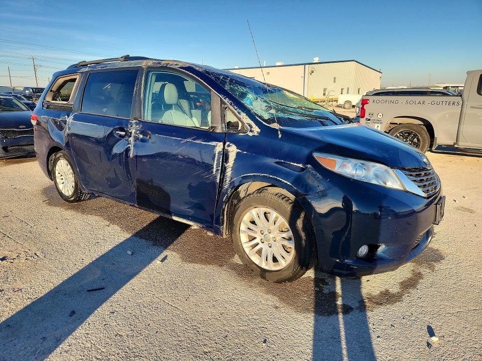 2011 Toyota Sienna xle 8-passenger