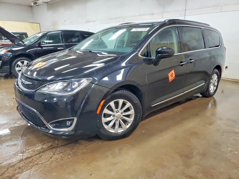 2017 Chrysler Pacifica Touring l