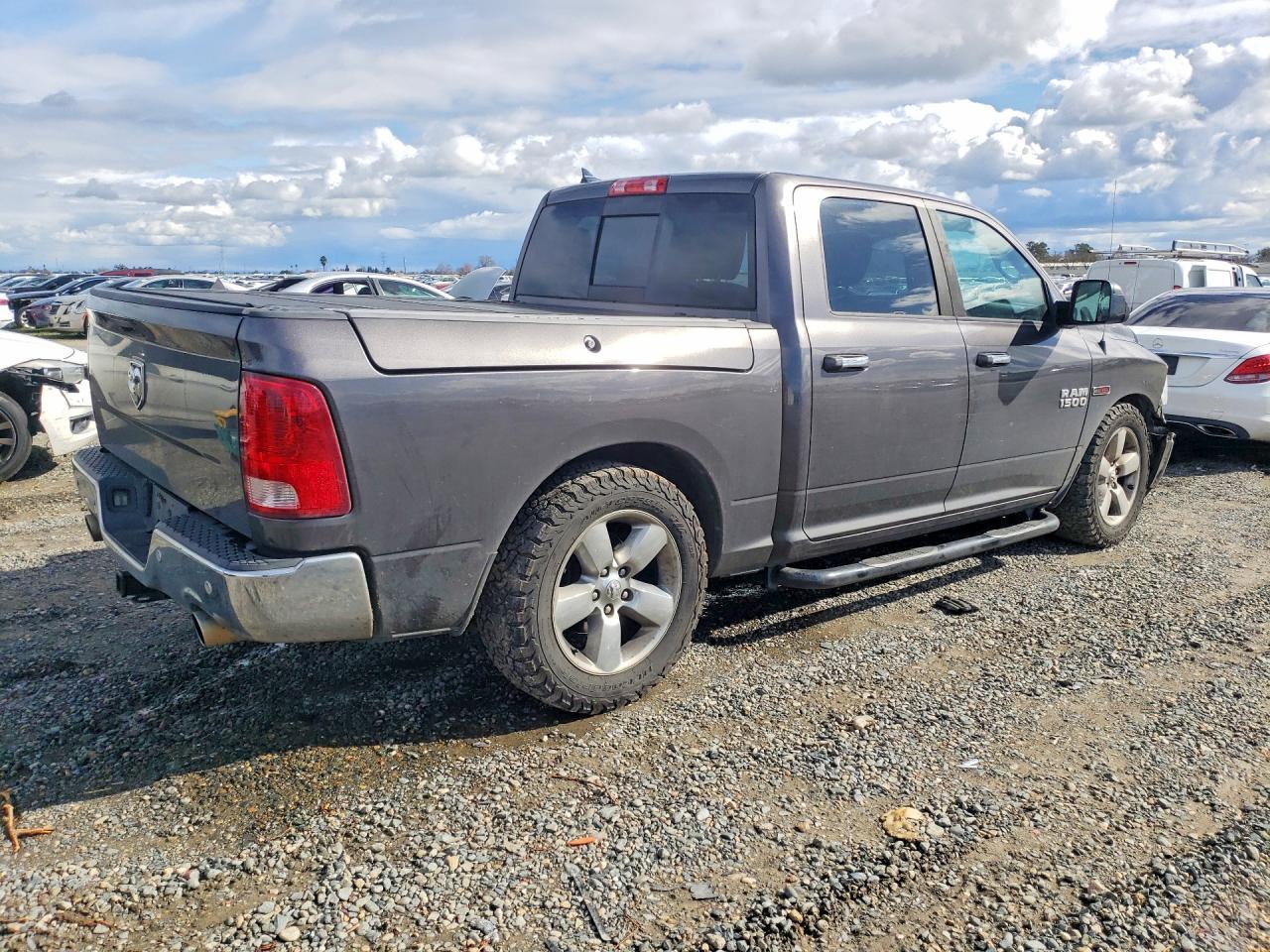 2015 Dodge RAM 1500 SLT