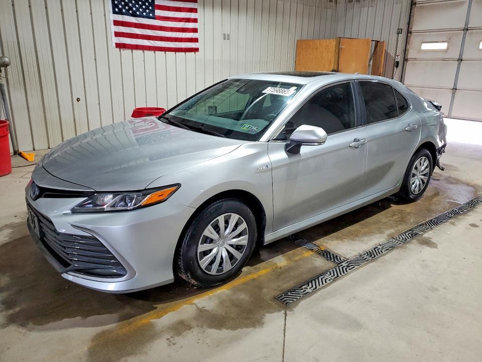 2021 Toyota Camry le