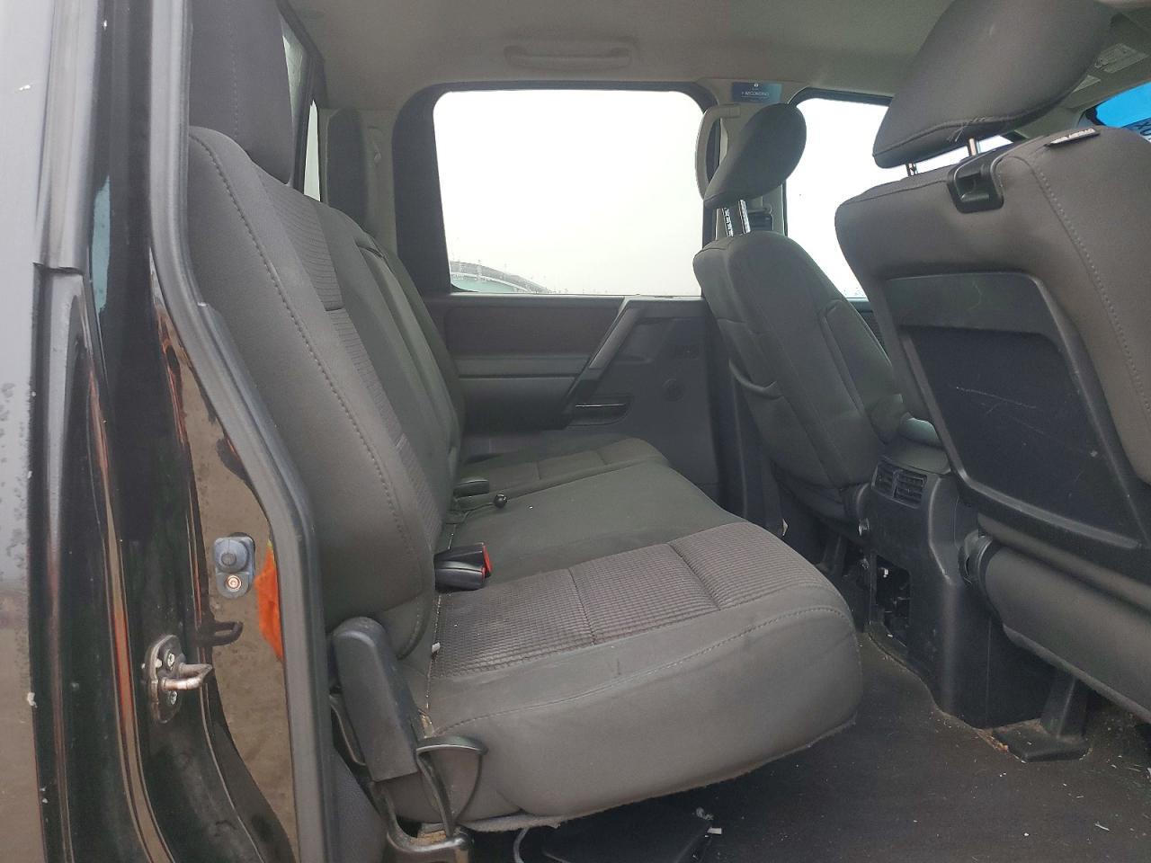 2014 Nissan Titan SV