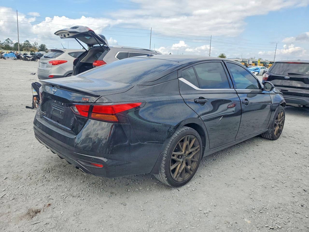 2025 Nissan Altima sr