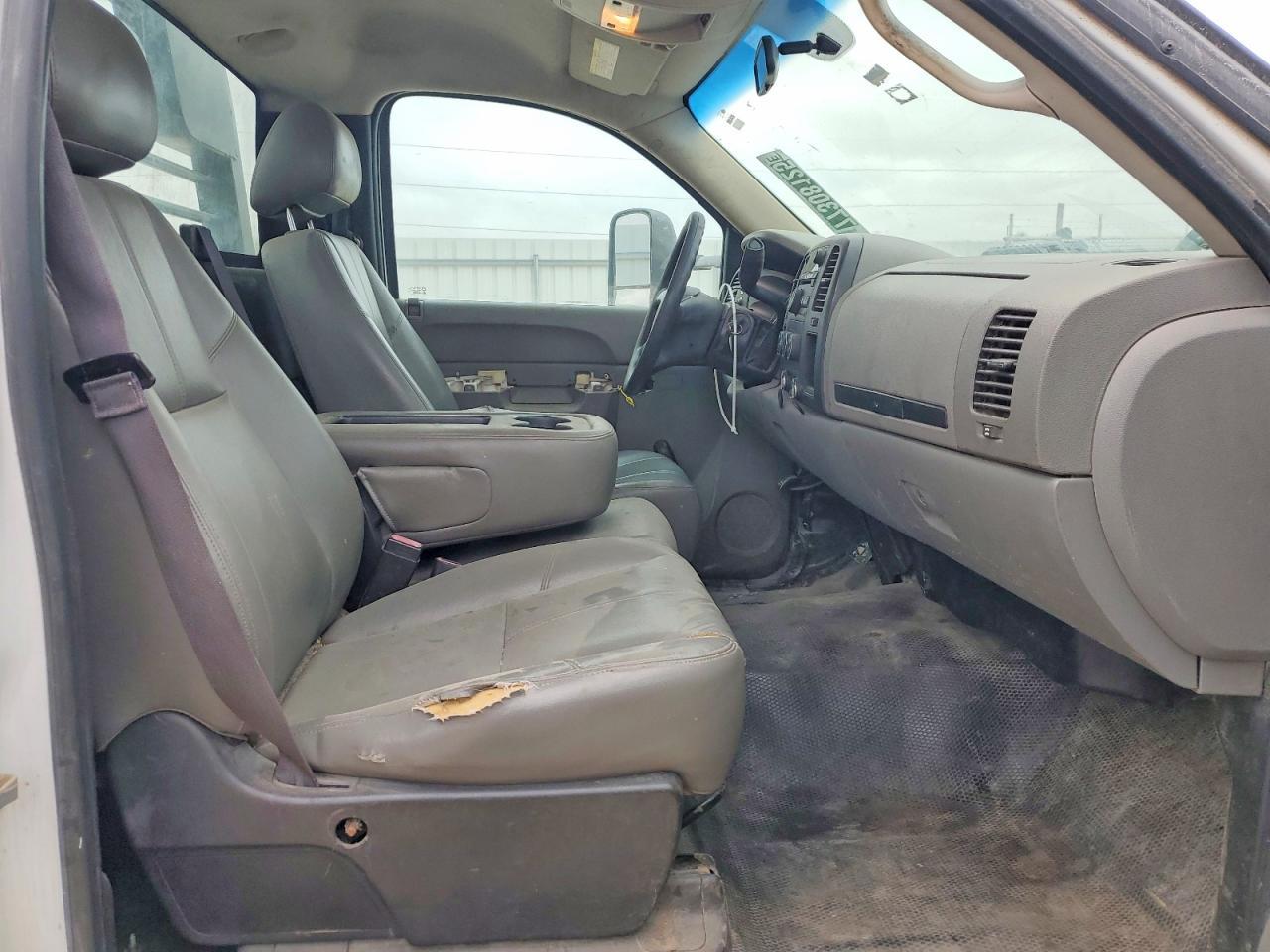 2014 Chev Rolet Silverado Flatbed Truck