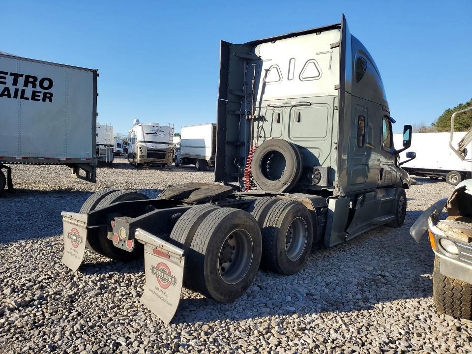 2018 Freightliner Cascadia 126 Semi Truck