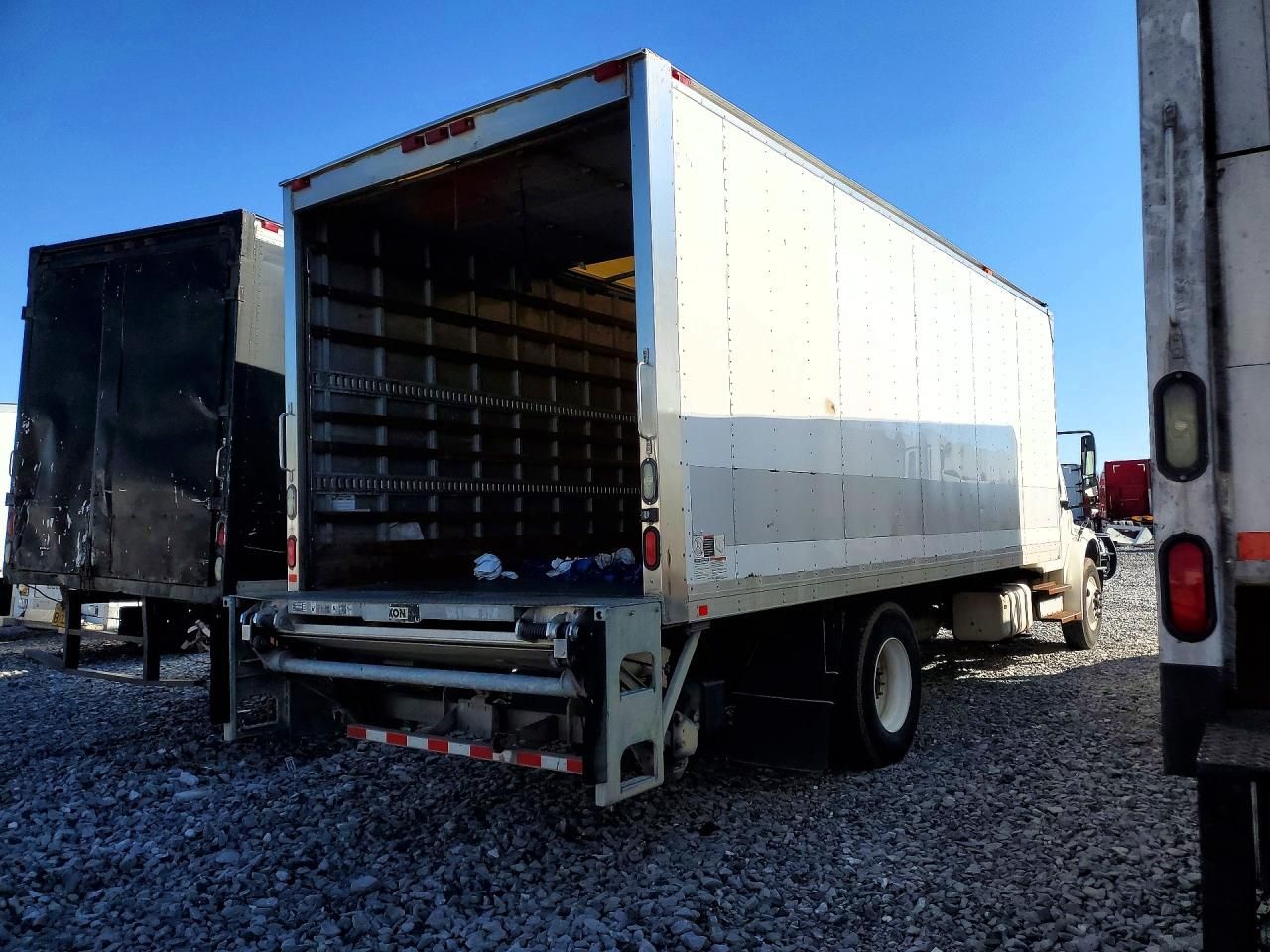 2015 Freightliner Business Class M2 BOX Truck