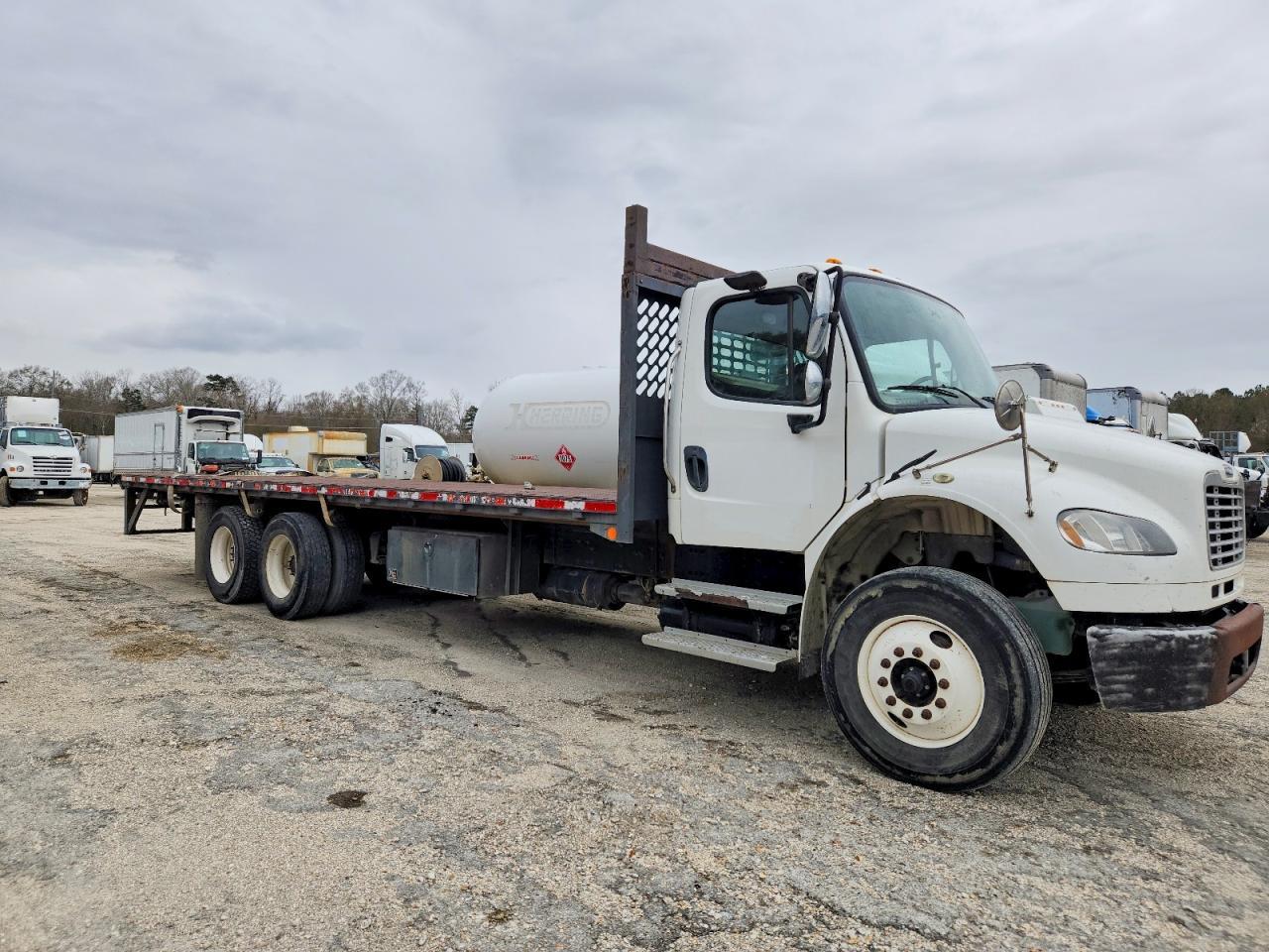 2017 Freightliner Business Class M2 Flatbed Truck