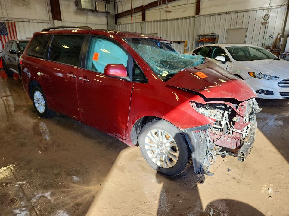2015 Toyota Sienna xle 8-passenger
