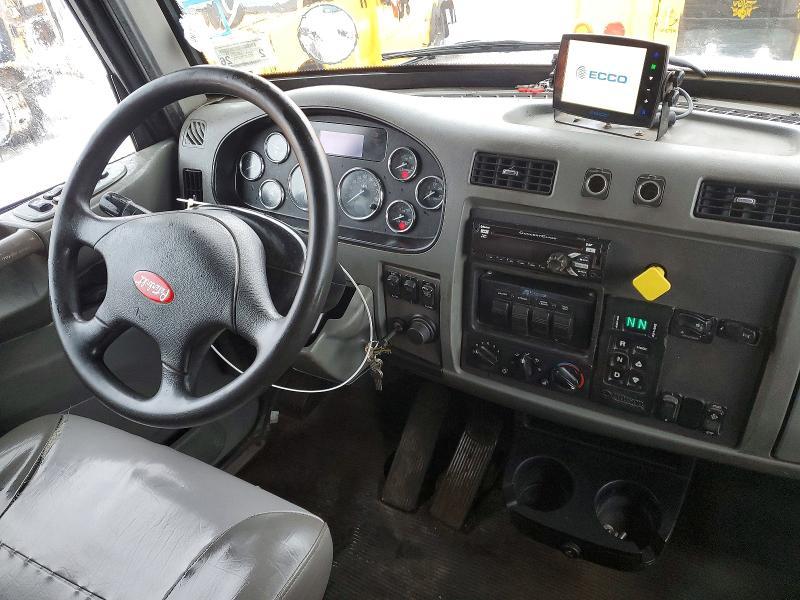 2016 Peterbilt 337 box Truck