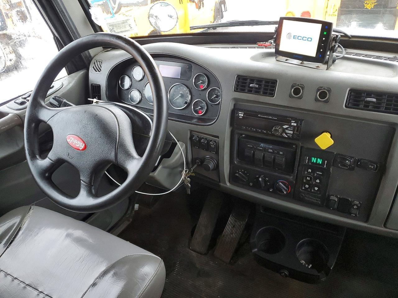 2016 Peterbilt 337 BOX Truck