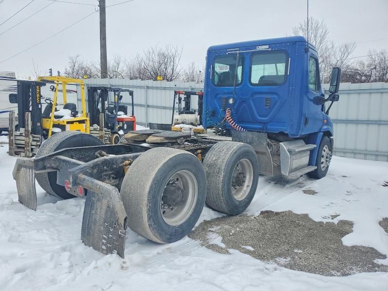 2015 Freightliner Cascadia Semi Truck