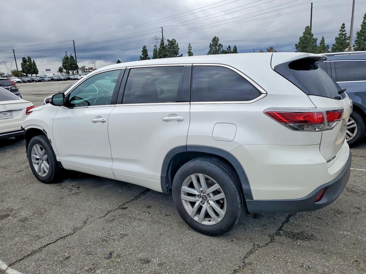 2016 Toyota Highlander le