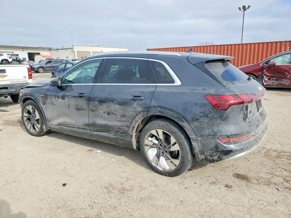 2022 Audi E-tron Premium Plus