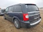 2013 Chrysler Town & Country Touring l