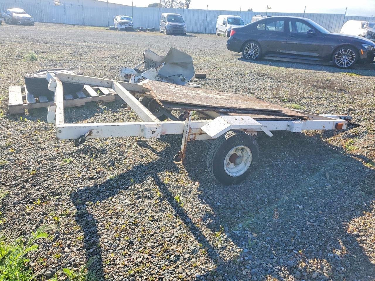 2000 Trailers Folding